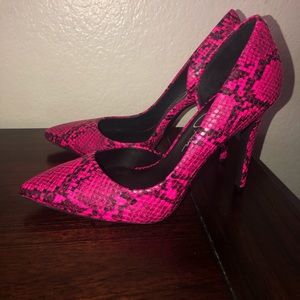 JESSICA SIMPSON SNAKESKIN HEEL